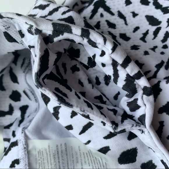 Betsey Johnson White Leopard Print Capri Leggings - Picture 4 of 12